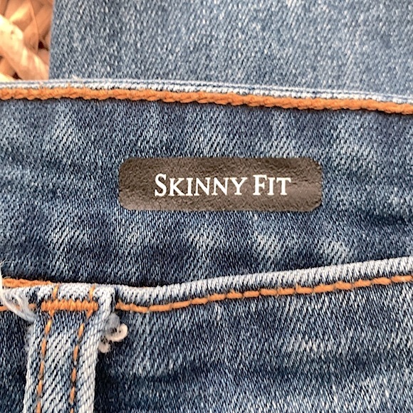 Judy Blue Destructed Skinny Fit Jean - Picture 15 of 16